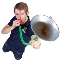 Beer Bong, L'entonnoir à Cocktail -Créatifs Cadeaux Magasin beer bong l entonnoir a cocktail 2