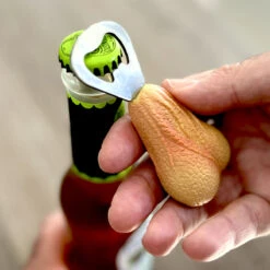 Out Of The Blue Décapsuleur Testicules 12 Out Of The Blue Décapsuleur Testicules -Créatifs Cadeaux Magasin decapsuleur testicules 4