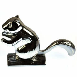 Ecureuil Casse-noix Et Noisettes