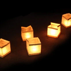 10 Lanternes Flottantes