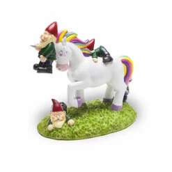 Les Nains De Jardin Et L'attaque De La Licorne -Créatifs Cadeaux Magasin les nains de jardin et l attaque de la licorne 2