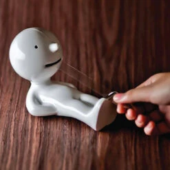 Mr P, Distributeur Adhésif