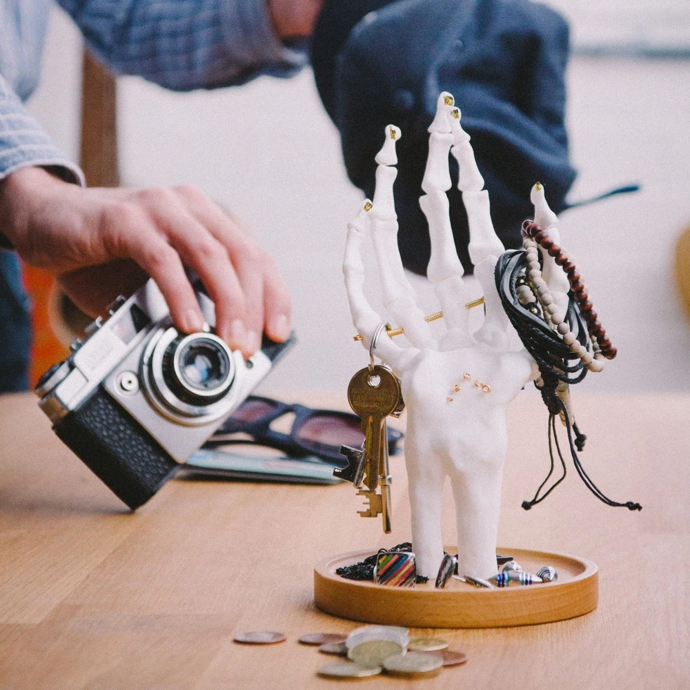 Porte-bijoux Main Squelette 6 Porte-bijoux Main Squelette – Image 4