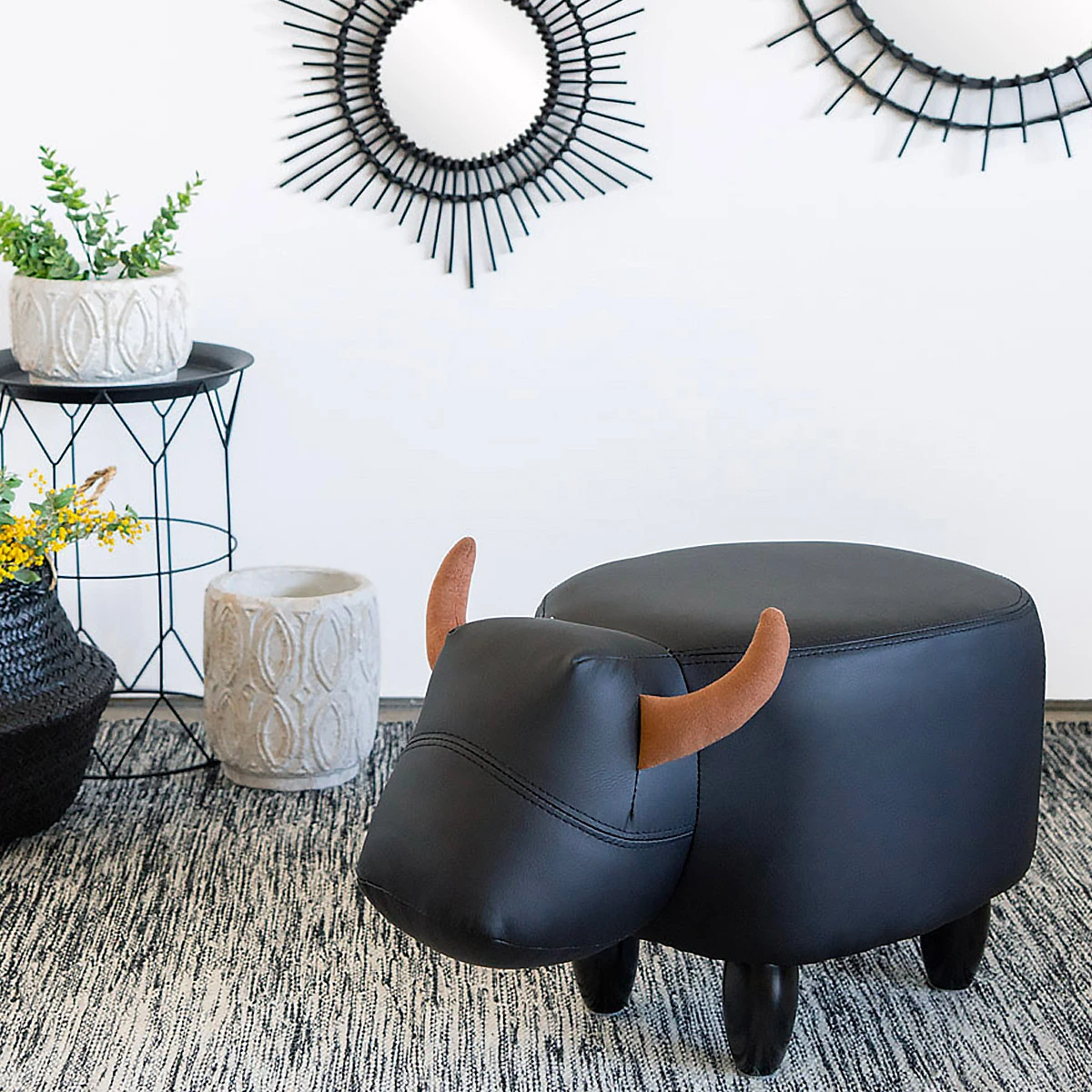 Balvi Pouf Vache Noire 5 Balvi Pouf Vache Noire – Image 3