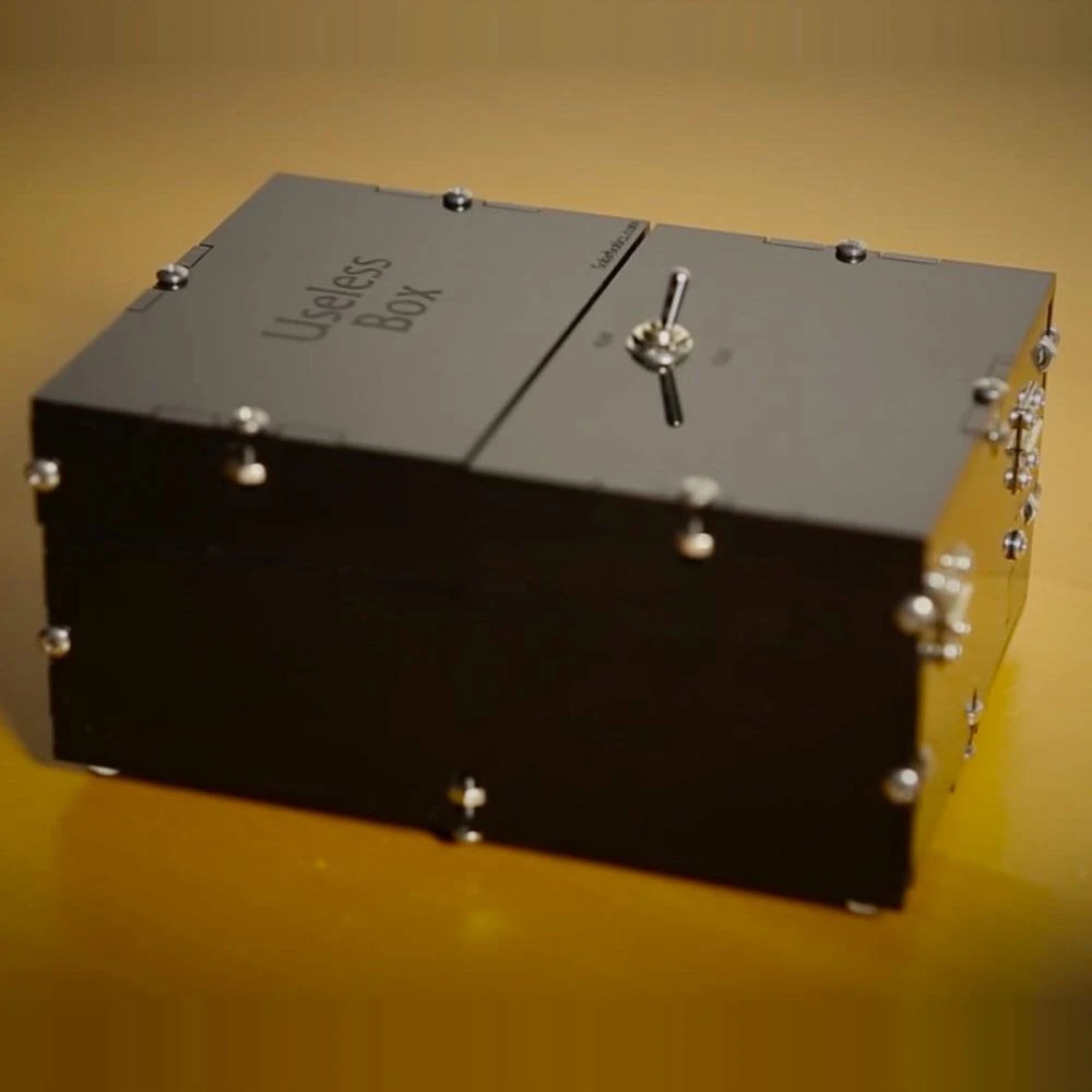 Useless Box, La Boîte Inutile 6 Useless Box, La Boîte Inutile – Image 4